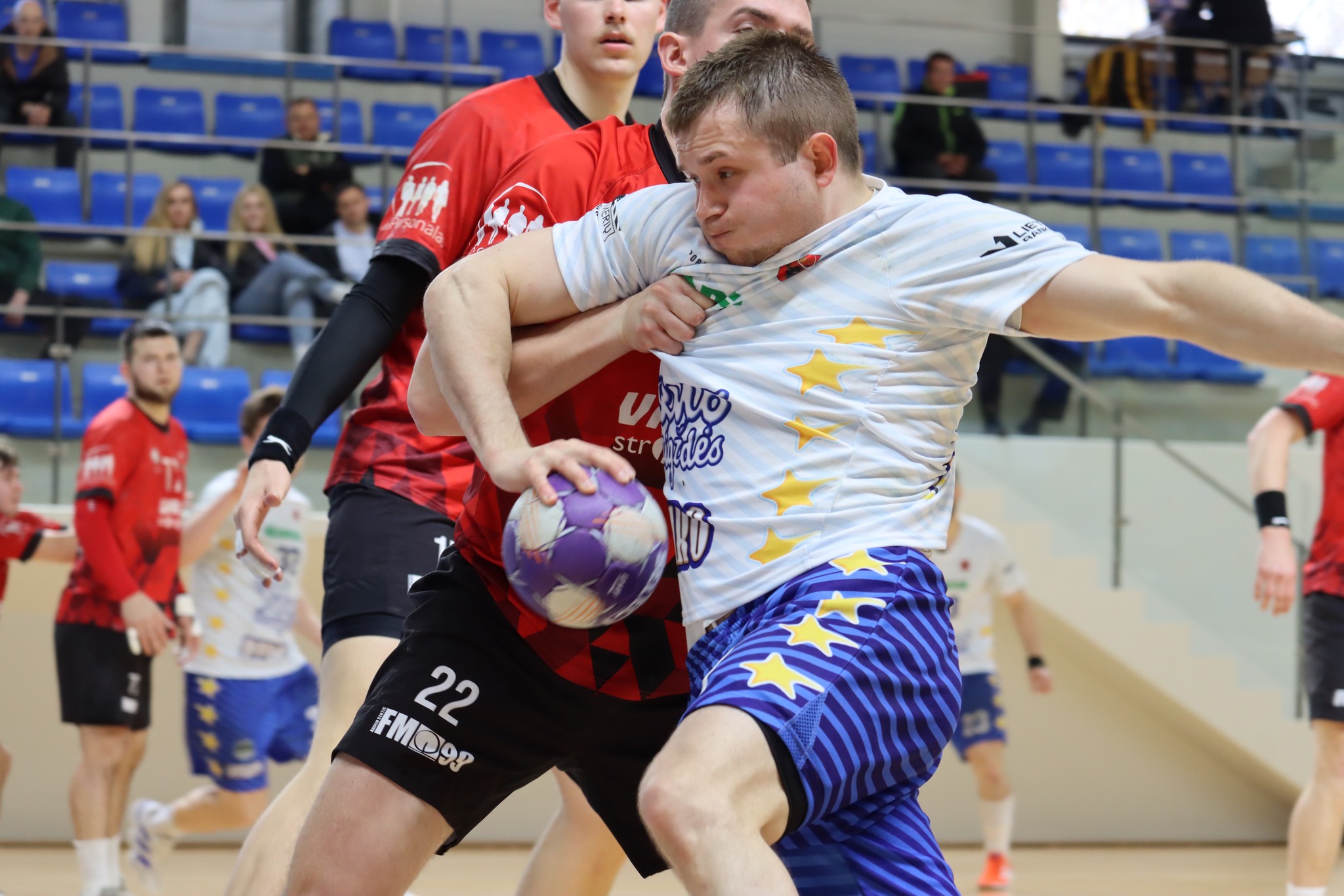 Namuose atsirevanšavę vicečempionai išlygino ketvirtfinalio serijos rezultatą