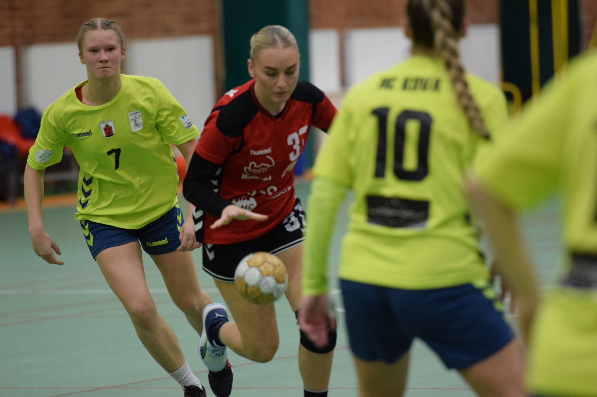 Lietuvos moterų rankinio lygoje prasidėjo ketvirtfinalių kovos