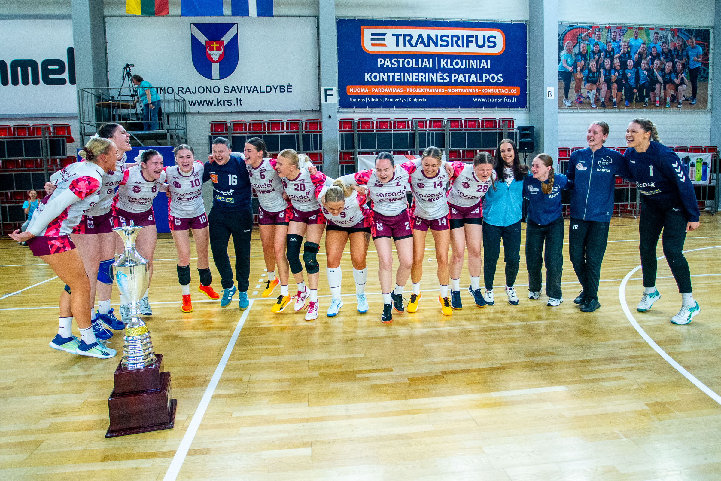 Trečias titulas iš eilės – „Garliavos“ rankininkės neužleido čempionių sosto „Eglei“