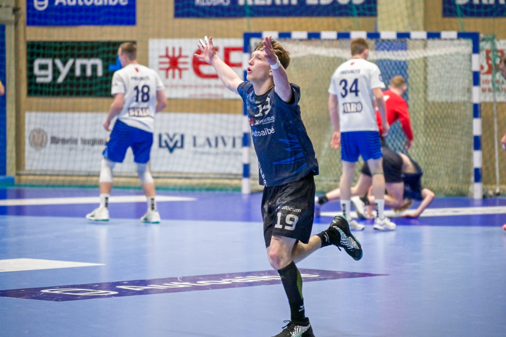 „Dragūno“ rankininkai triuškinama pergale pradėjo LRL finalą