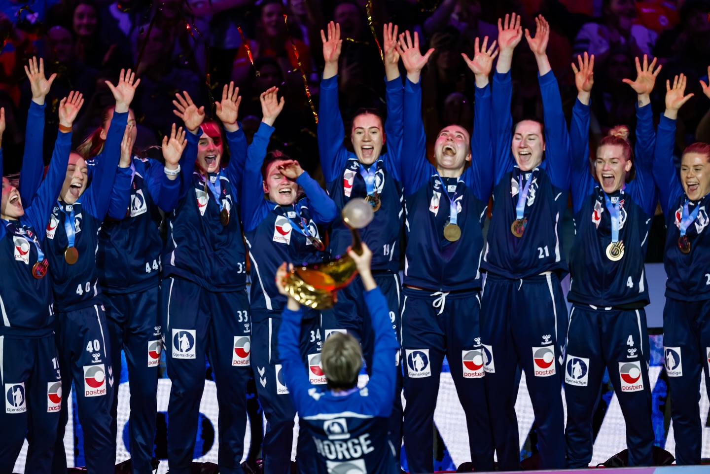 Visi titulai vienose rankose – norvegės tapo ir pasaulio čempionėmis