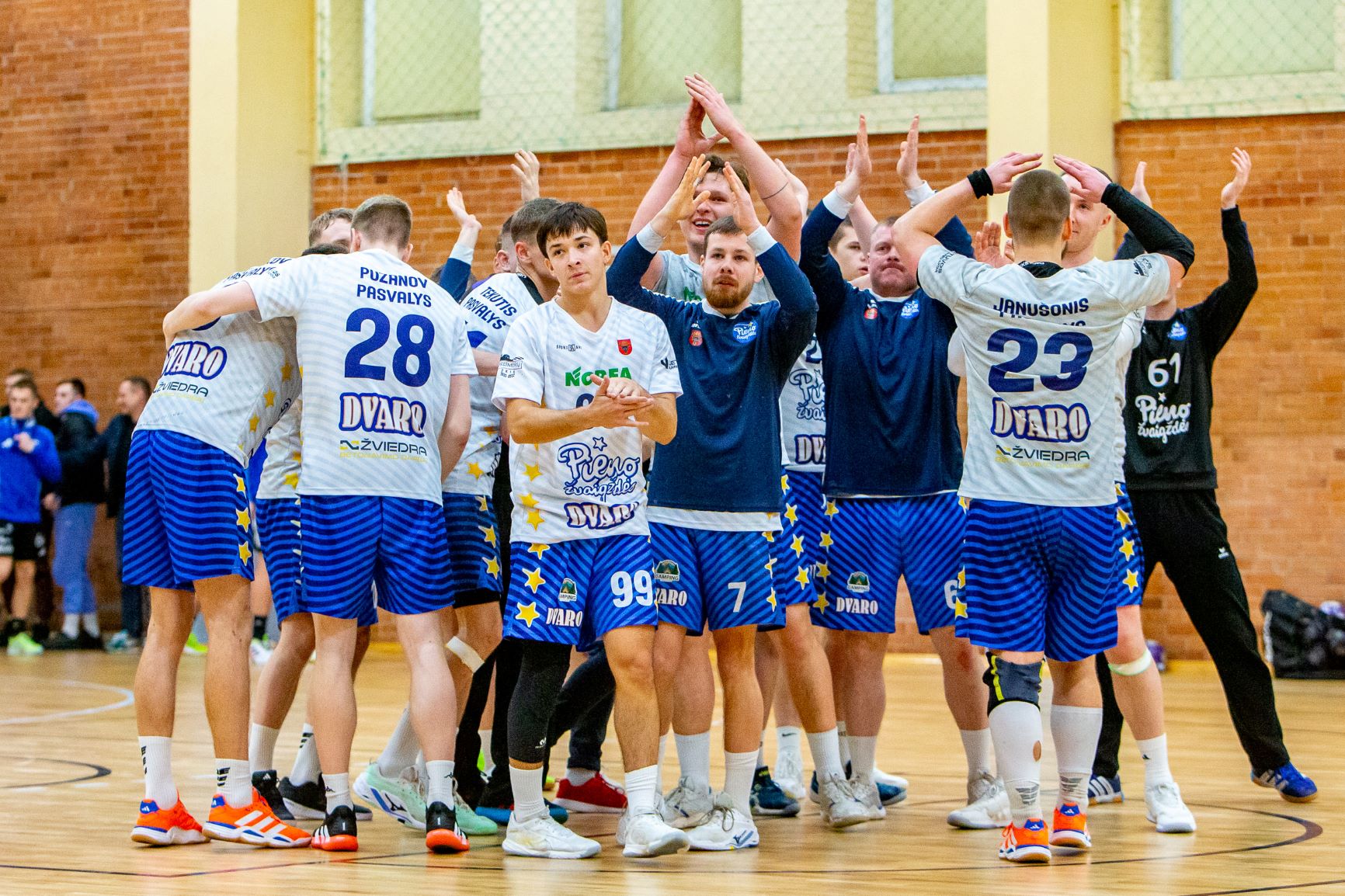 Pirmą kartą į finalą patekusios „Pieno žvaigždės“ susitiks su sostinės derbį laimėjusia „Šviesa“