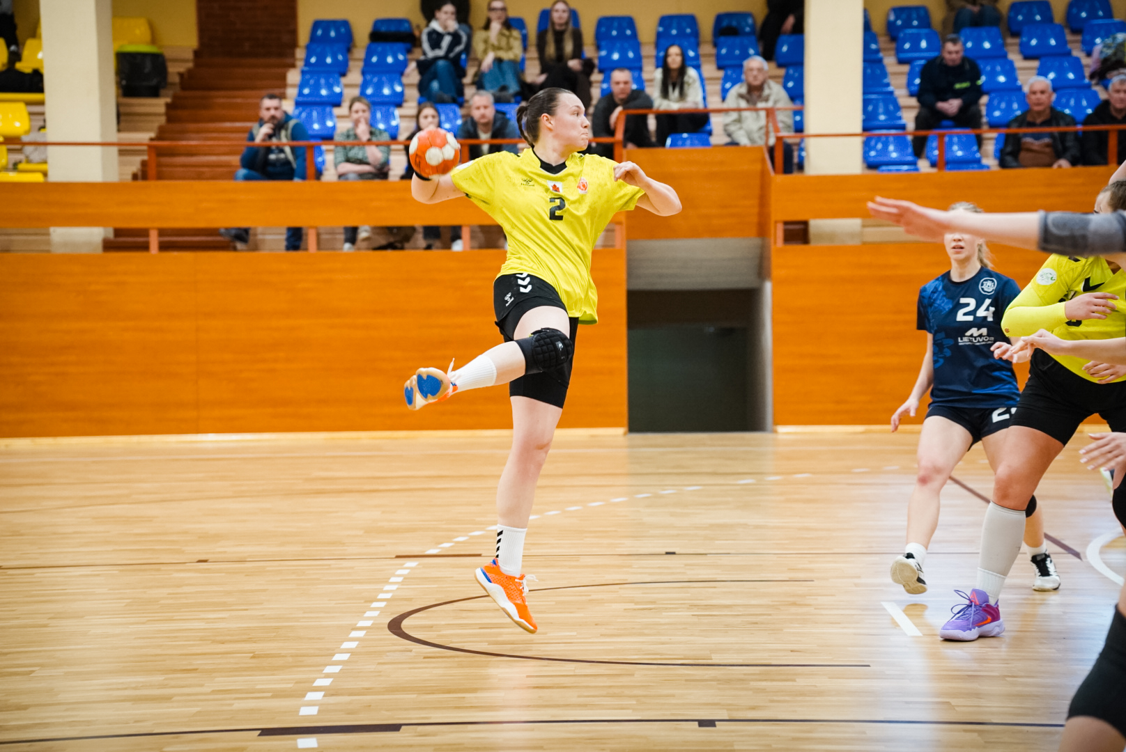 Lietuvos moterų rankinio lygoje liko keturios pretendentės į čempionės titulą